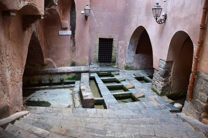 Antico-lavatoio-medievale-di-cefalu.jpg