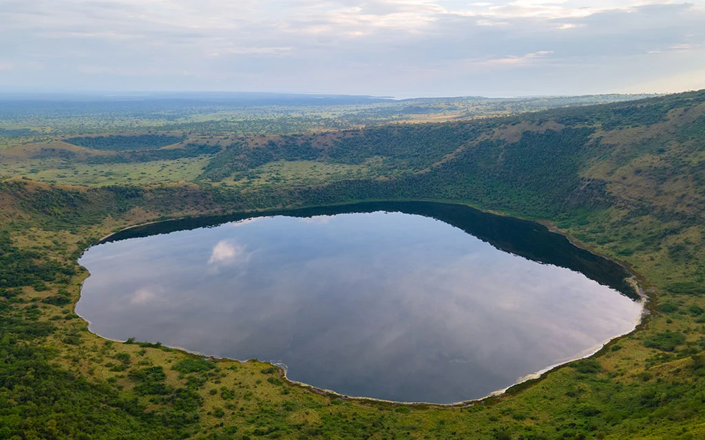 crater-lakes-queen-elizabeth-01-4000372407.webp
