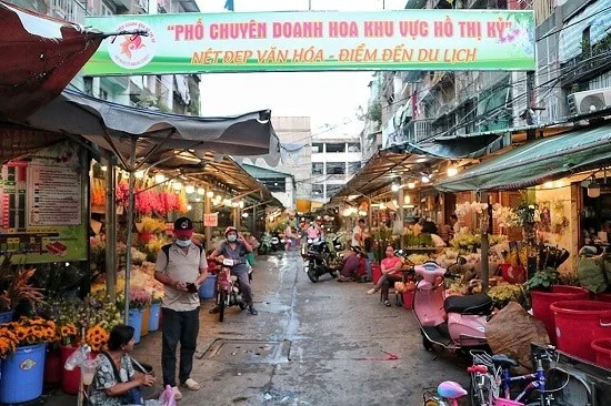 Ho Thi Ky Market in afternoon