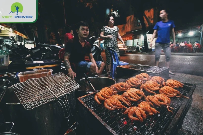 Vinh-Khanh-Food-Street (2).webp