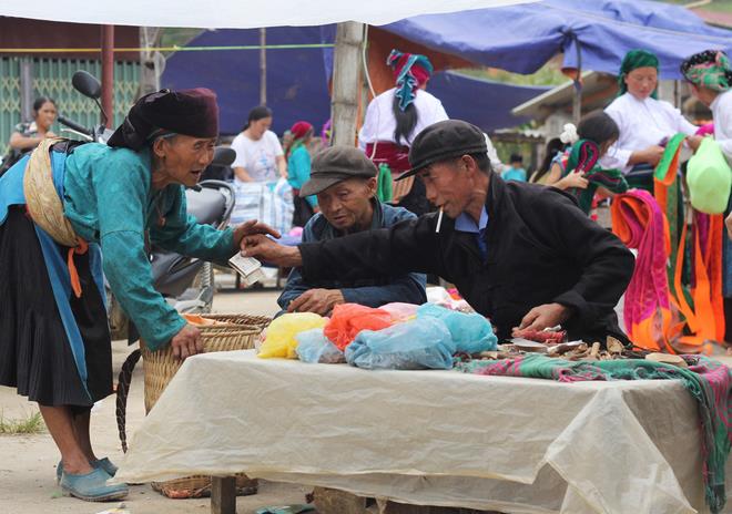 Tet market in Ha Giang rocky plateau