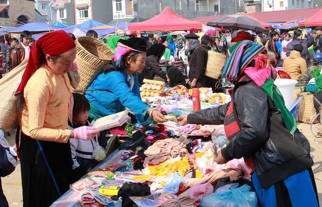Tet market in Ha Giang rocky plateau