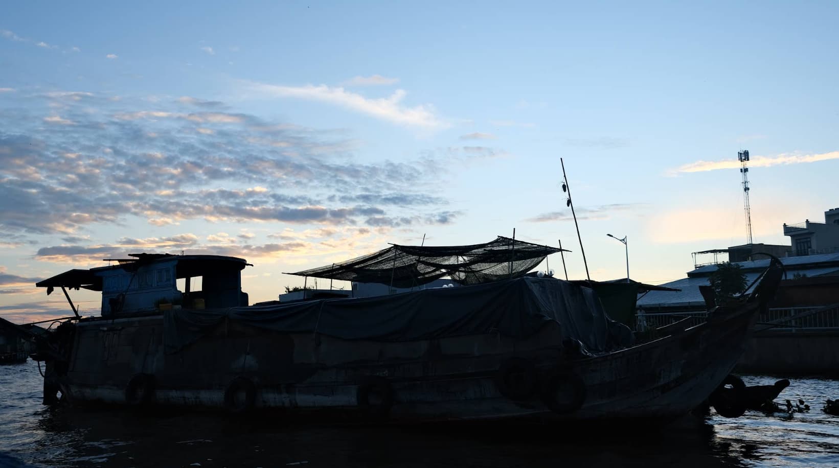 Wake up call for floating market