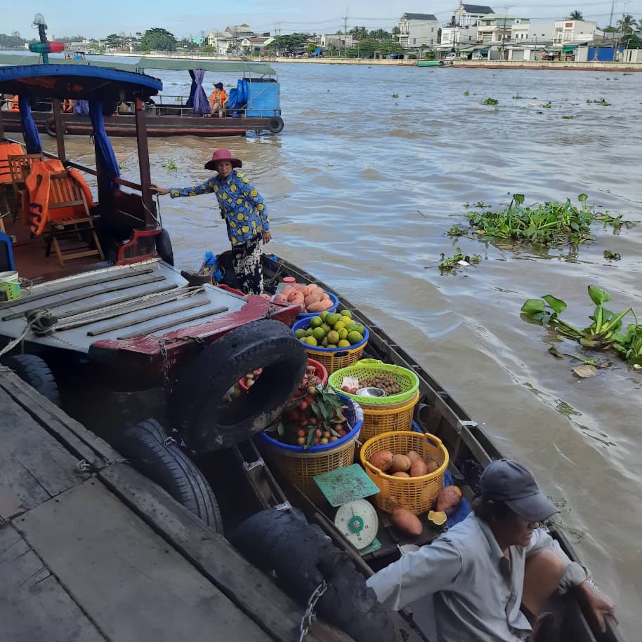 Sampans driving alongside larger wholesale ship