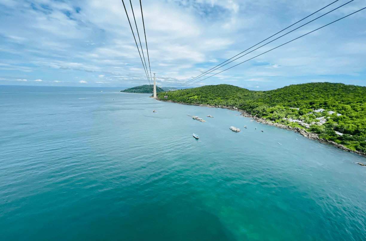 cable car to Hon Thom Island