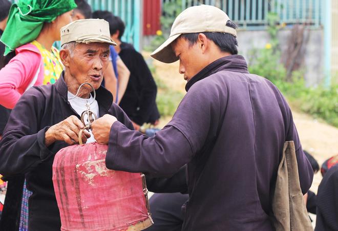 Tet market in Ha Giang rocky plateau